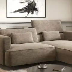 Nowoczesna kanapa w neutralnych kolorach do pokoju, idealna do stworzenia przytulnej atmosfery.